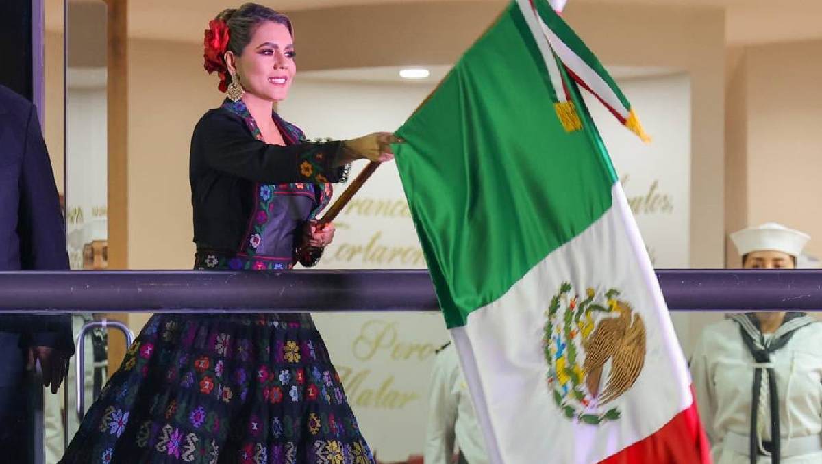 Evelyn Salgado Pineda durante el grito de independencia. | Especial