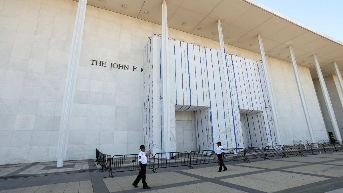 El icónico edificio fue vallado para impedir el acceso, en medio de labores de restauración | Foto: Reuters