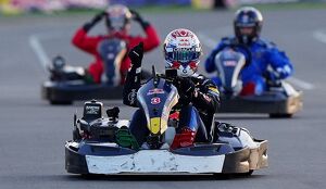 El neerlandés Max Verstappen solo necesitó 35 minutos para superar el reto de Red Bull al vencer a 100 pilotos de karts.