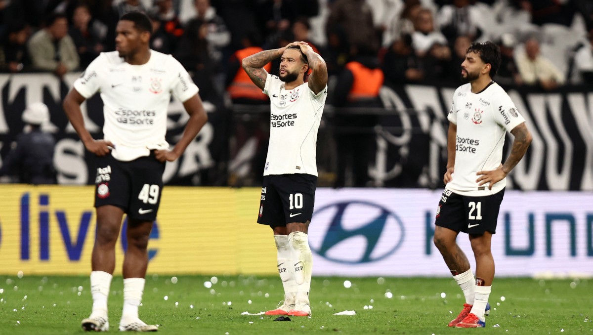 Memphis Depay se convierte en villano del Corinthians en la Copa Libertadores; Estudiantes avanza a Semis (Reuters)