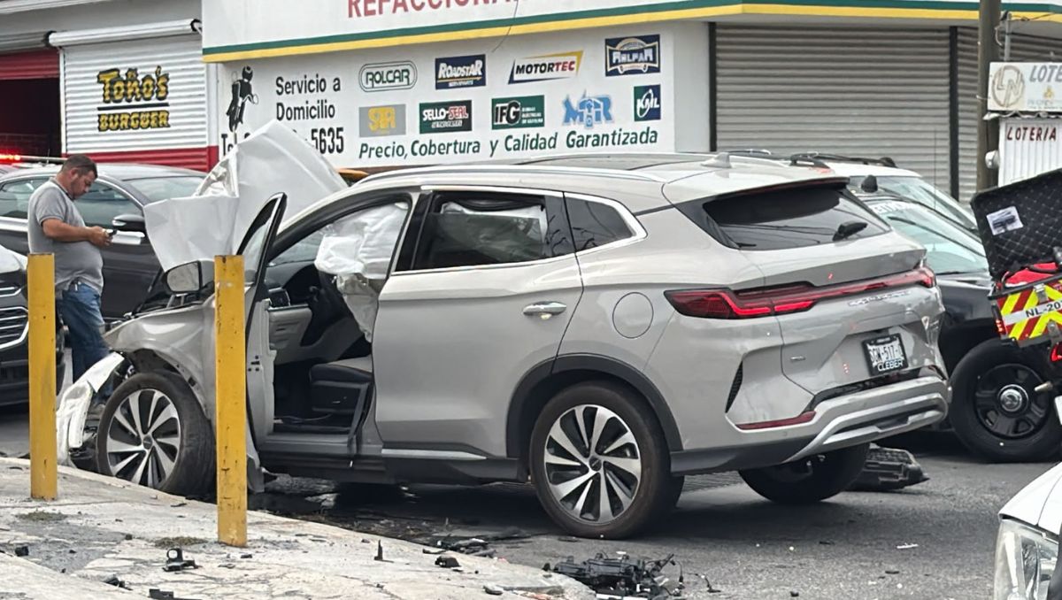 El percance vial movilizó a cuerpos de rescate y elementos de Tránsito sobre Ruiz Cortines. | Erik Solheim