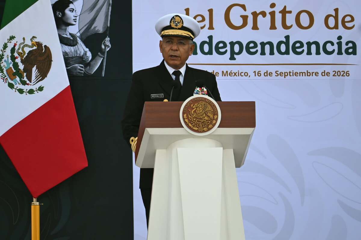El secretario de Mariana, el almirante Raymundo Pedro Morales, durante el Desfile Militar 2026. | Foto: Daniel Augusto