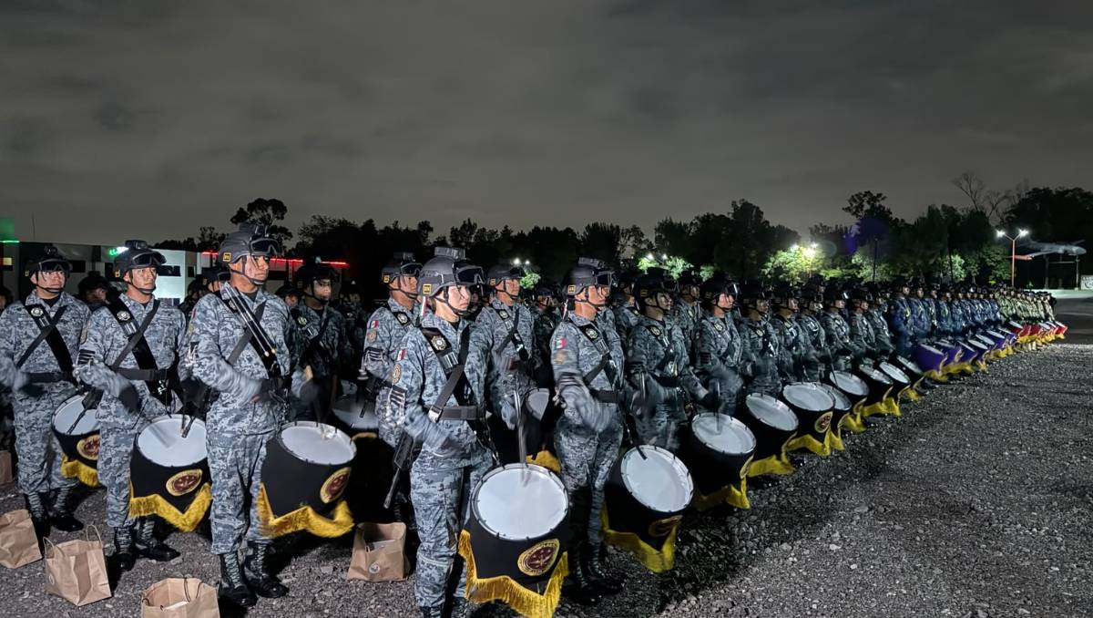 Desde el toque de levante, militares afinan su preparación para participar en el tradicional desfile del 16 de septiembre. | Foto: Diego González Meza