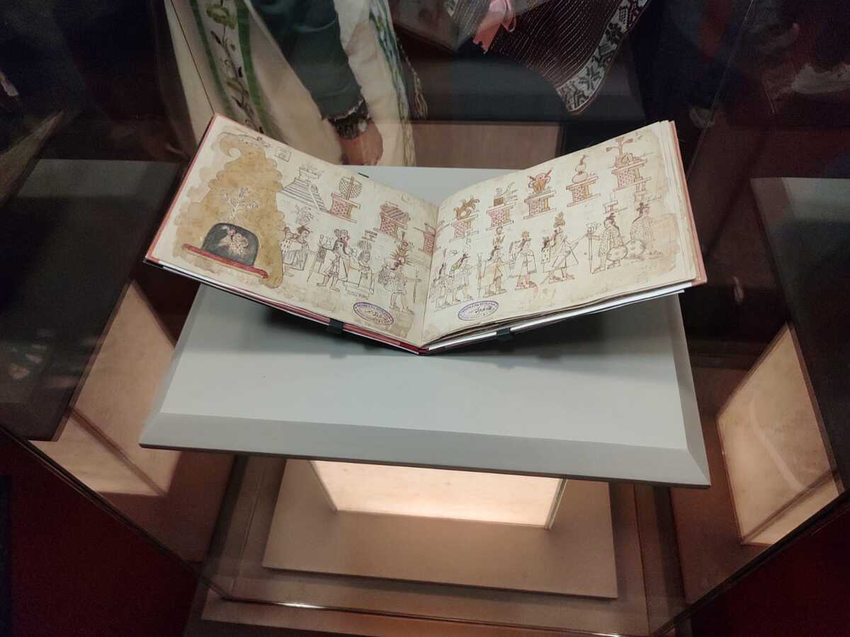 El "Códice Azcatitlan", resguardado históricamente por la Biblioteca Nacional de Francia, se exhibirá hasta diciembre | José Castillo Mancilla