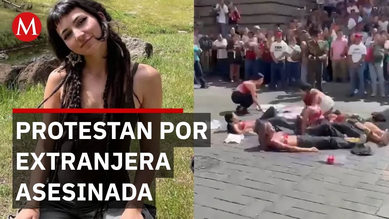 Estudiantes protestan durante el desfile militar en Cuernavaca exigiendo justicia por feminicidio