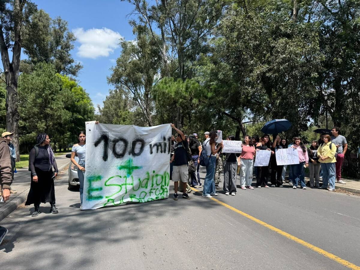 Manifestación en el CUCBA. (Tony Martínez)