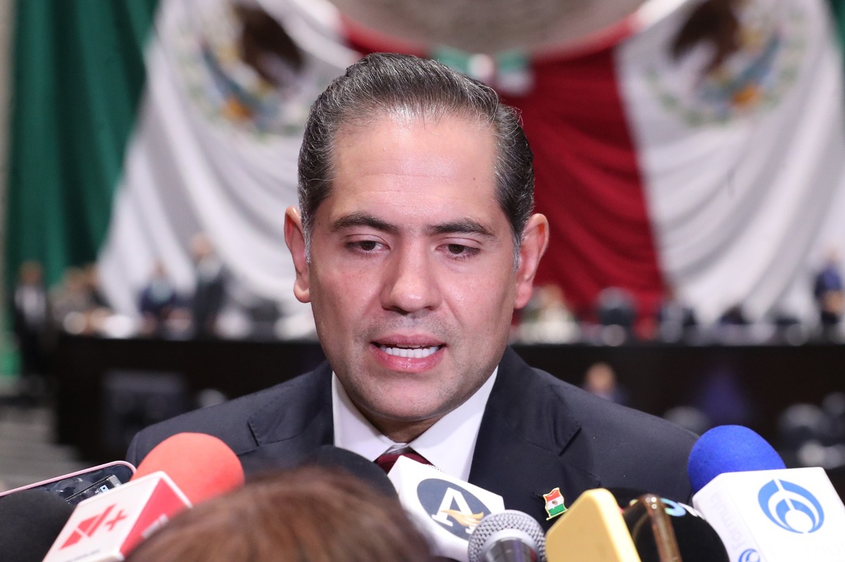 Raúl Bolaños-Cacho analizar posturas de grupos parlamentarios sobre iniciativa para prohibir doble nacionalidad a candidatos. | Especial