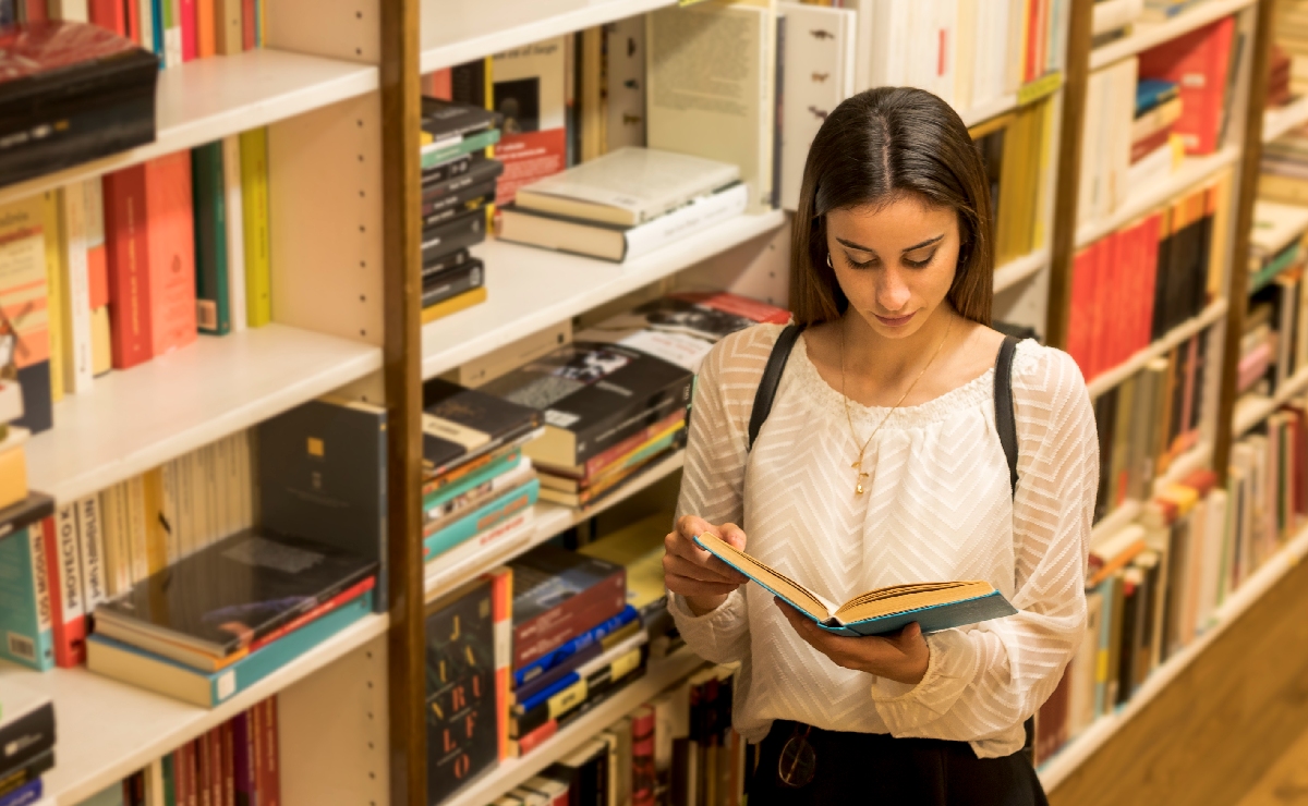 La lectura, la edición de libros y las librerías, en estos días, parecen escapar a los patrones que conocíamos. (Freepik)