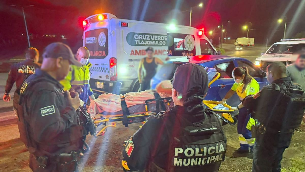 Madre e hija fueron llevadas en estado estable al Hospital General Regional 180 del IMSS. (Cortesía)