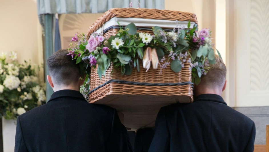Bernard Crettaz comenzó a convocar reuniones para hablar de uno de los temas más ocultos de la sociedad moderna: la muerte. (Unsplash)
