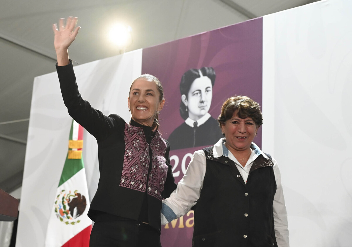 Sheinbaum encabezó un acto de rendición de cuentas en el Estado de México, junto a la gobernadora Delfina Gómez. | Foto: Presidencia