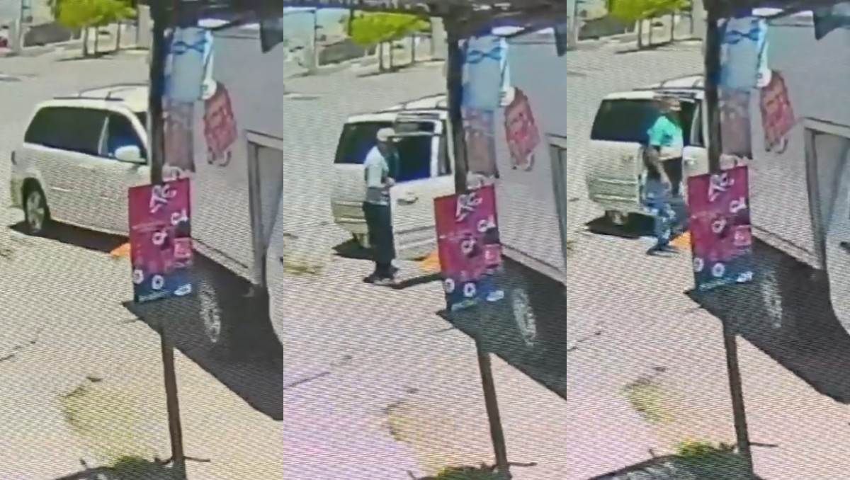 Dos sujetos descendieron de una camioneta tipo van en color blanco para robar la llanta de refacción. (Kirk Castillo)