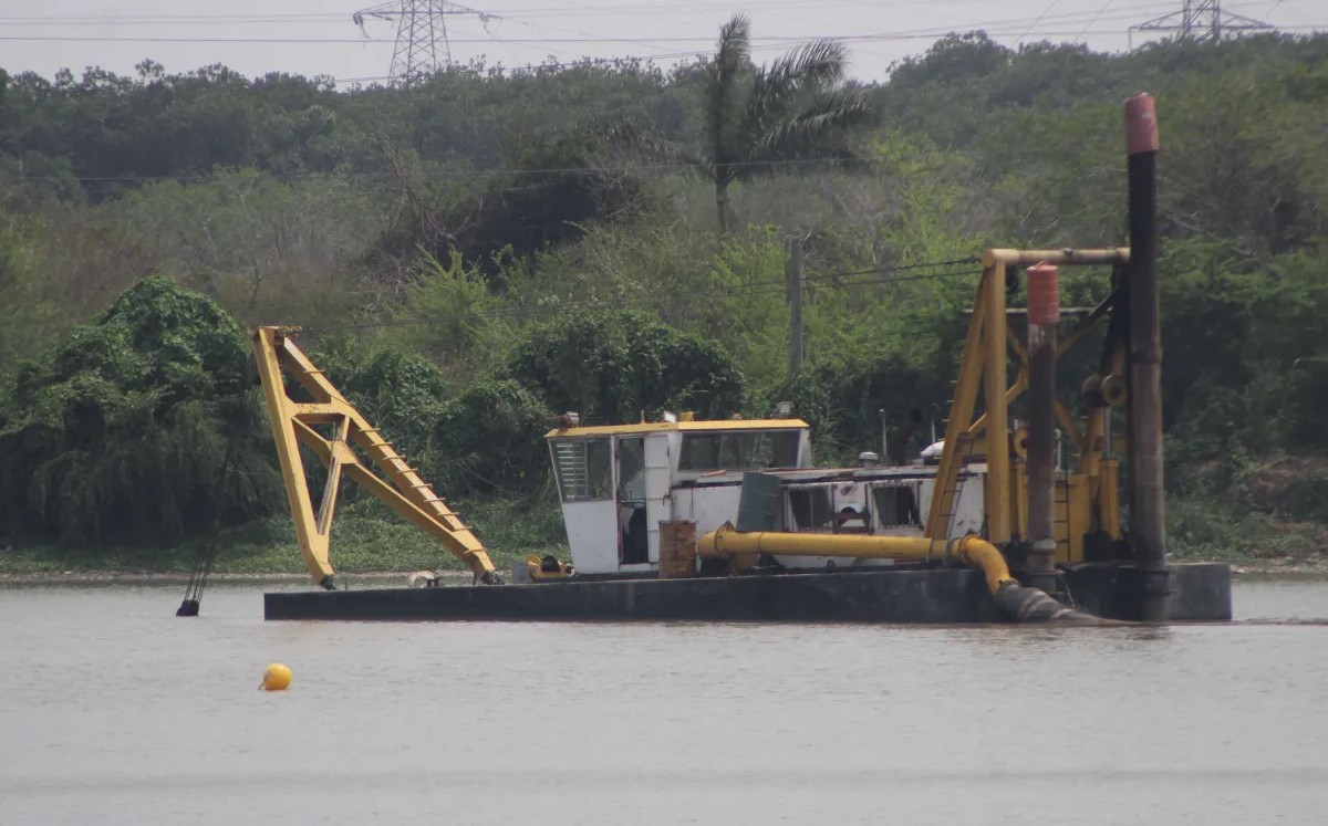 Trabajos en el sistema lagunario contribuyen a una mejor oxigenación al retirar la maleza acuática. CORTESÍA: GOB. DE TAMPICO