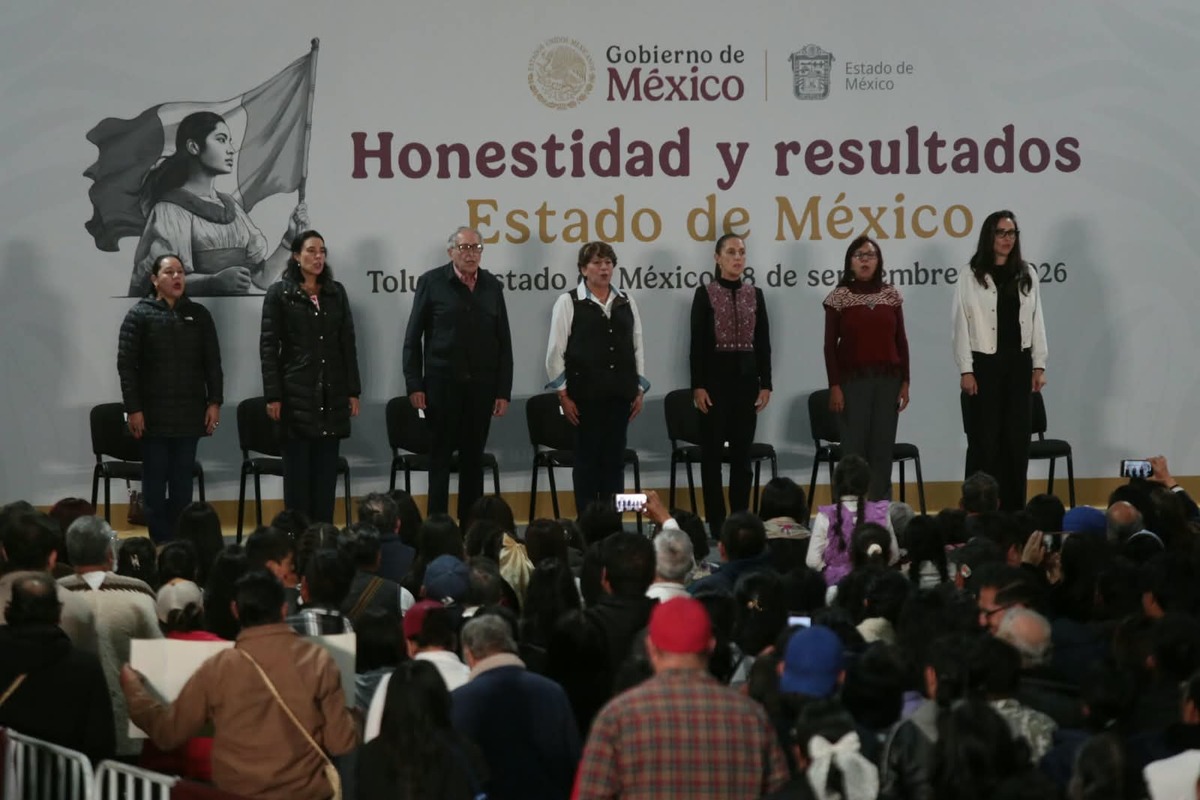La gobernadora Delfina Gómez Álvarez dio la bienvenida a la presidenta Claudia Sheinbaum ante más de 65 mil asistentes. | Foto; Melissa López