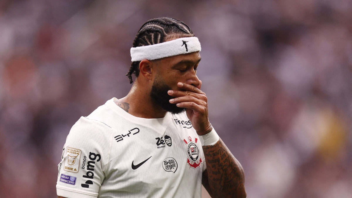 Memphis Depay se disculpa con los aficionados de Corinthians por fallar penalti en la Libertadores (Reuters)
