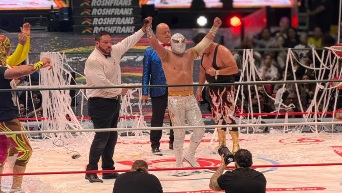 Místico gana la cabellera de Averno en el 93 aniversario del CMLL