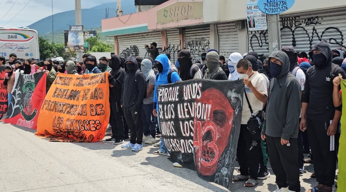 Estudiantes bloquean Parador Marqués. | Foto: Especial