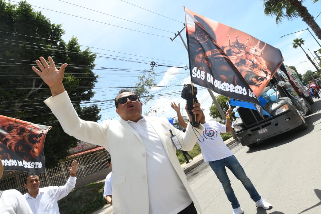 Integrantes congregaciones cristianas evangélicas marcharon este sábado en Tula de Allende para orar y pedir por la paz social. (Cortesía)