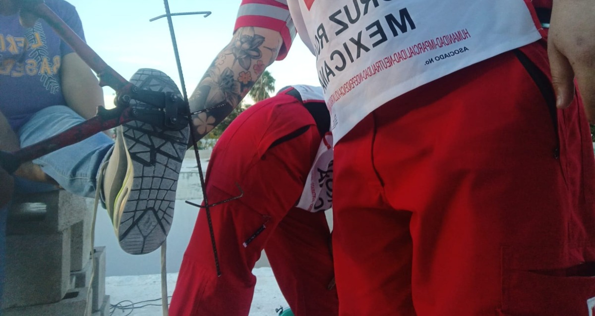 Paramédicos llegaron a auxiliarlo. | Foto: Cortesía Bomberos Torreón