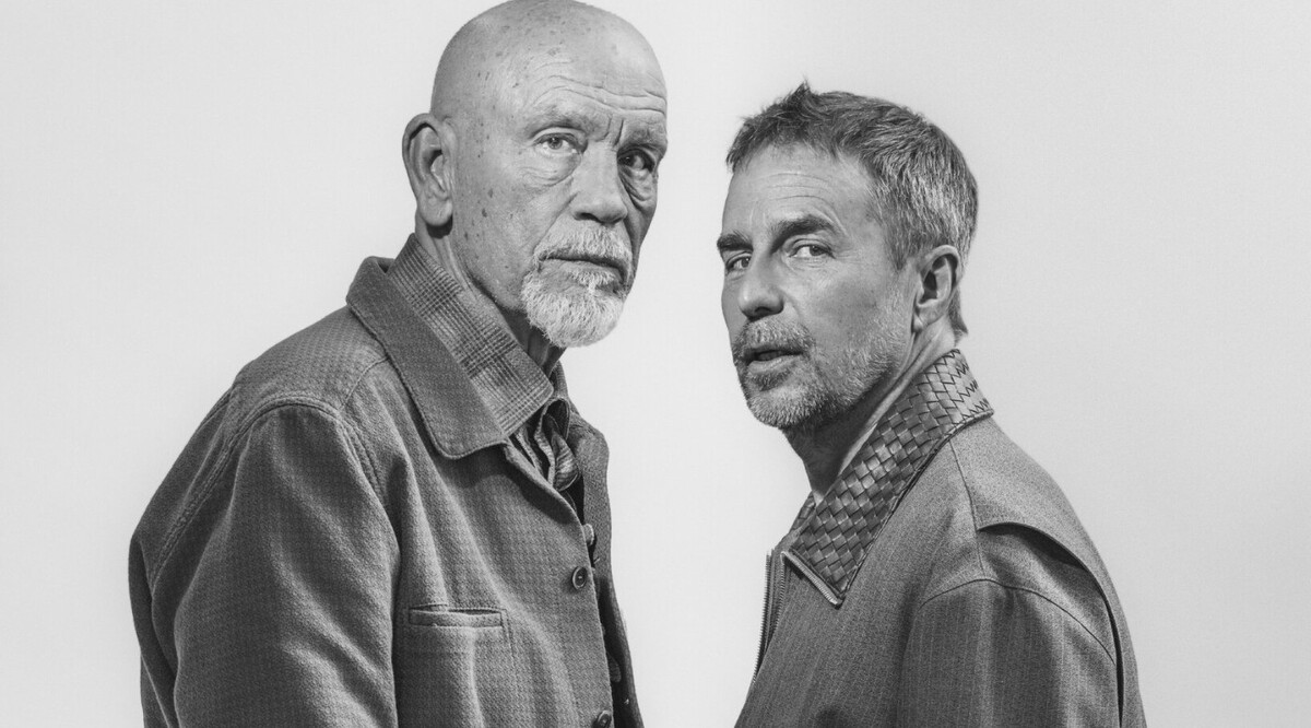 Los viejos amigos hablan sobre la política que sustenta la historia de la CIA narrada en su nuevo drama de humor oscuro. | Foto: The New York Times
