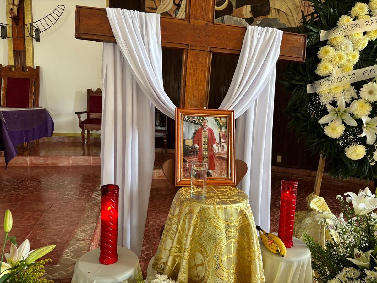 Avanza investigación por muerte del padre Román de la Cruz. (Wendy Salazar)