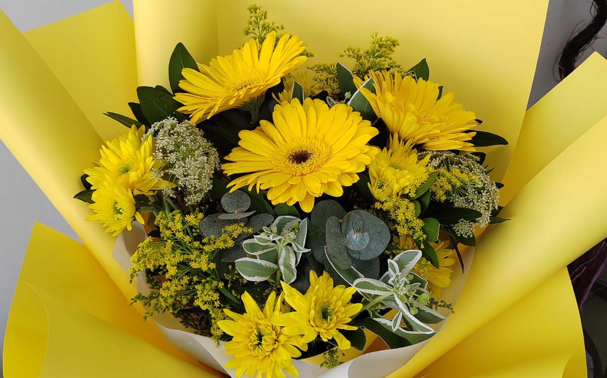 Florerías de La Laguna se llenaron de gerberas, girasoles y rosas amarillas. | Foto: Alejandro Castañeda