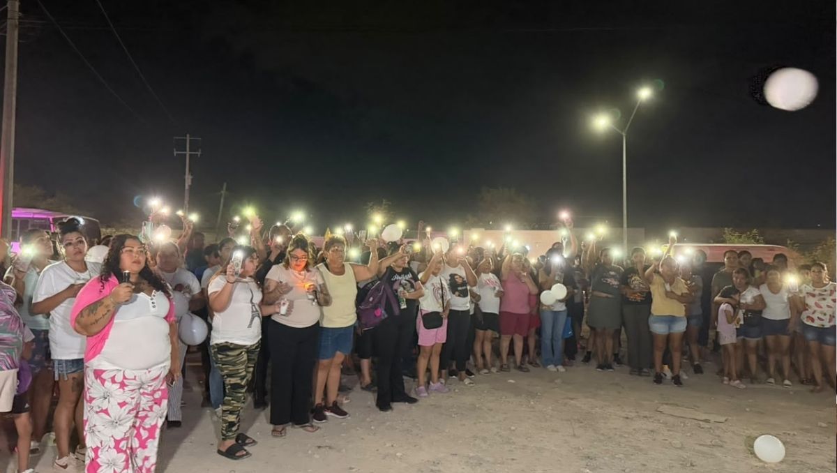 Gente que no conocía al fallecido se unió a la marcha en solidaridad con la familia. Foto: Mayte Villasana