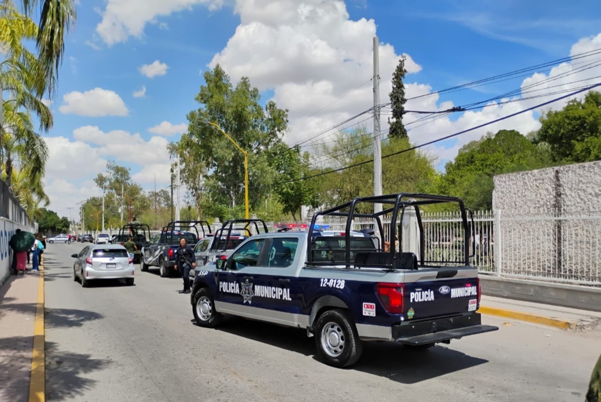 Los grupos empezaron a acusarse unos a otros de ser enviados de la diputada morenista Georgina Solorio. | Foto: Luis Alatorre