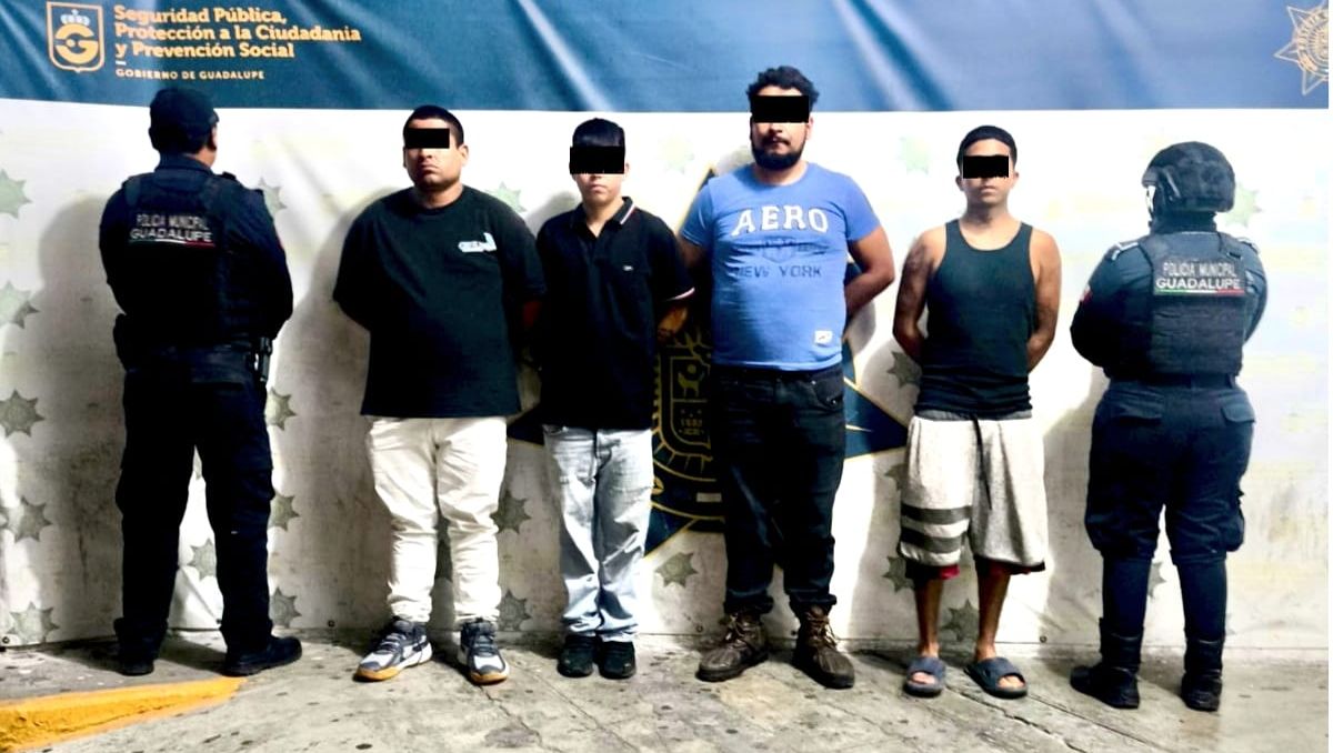 Los cuatro hombres fueron detenidos sobre la calle 6 y la avenida Balcones de San Miguel | Especial