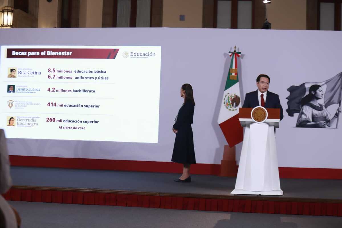Mario Delgado presenta becas para este 2026 | Foto: Juan Carlos Bautista