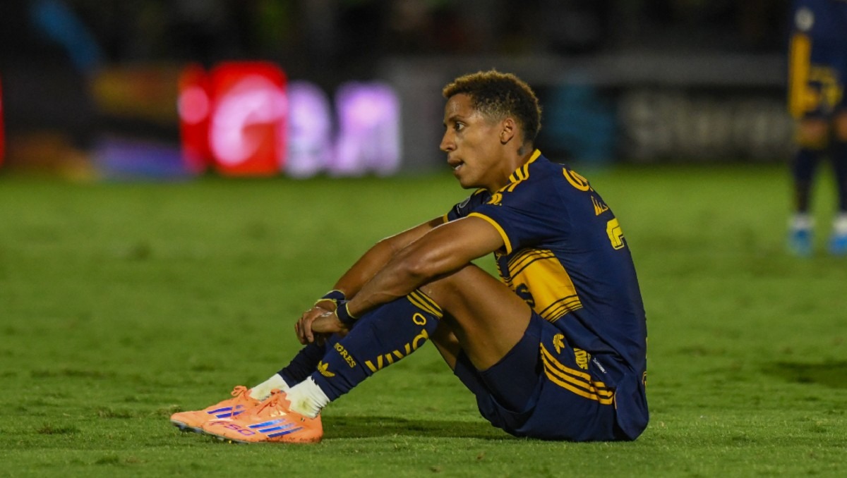 Ozziel Herrera reflexiona sobre el césped tras el silbatazo final. (Imago7)