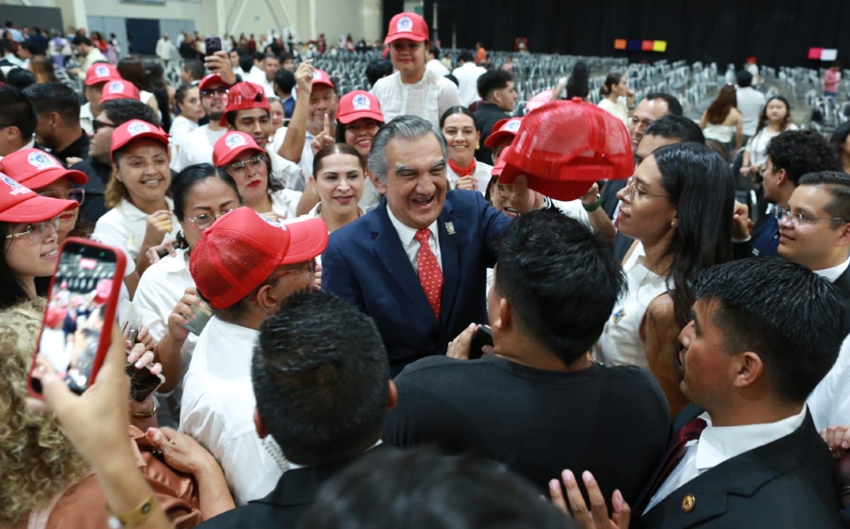 Américo Villarreal convivió con asistentes al informe municipal de Tampico. | Cortesía
