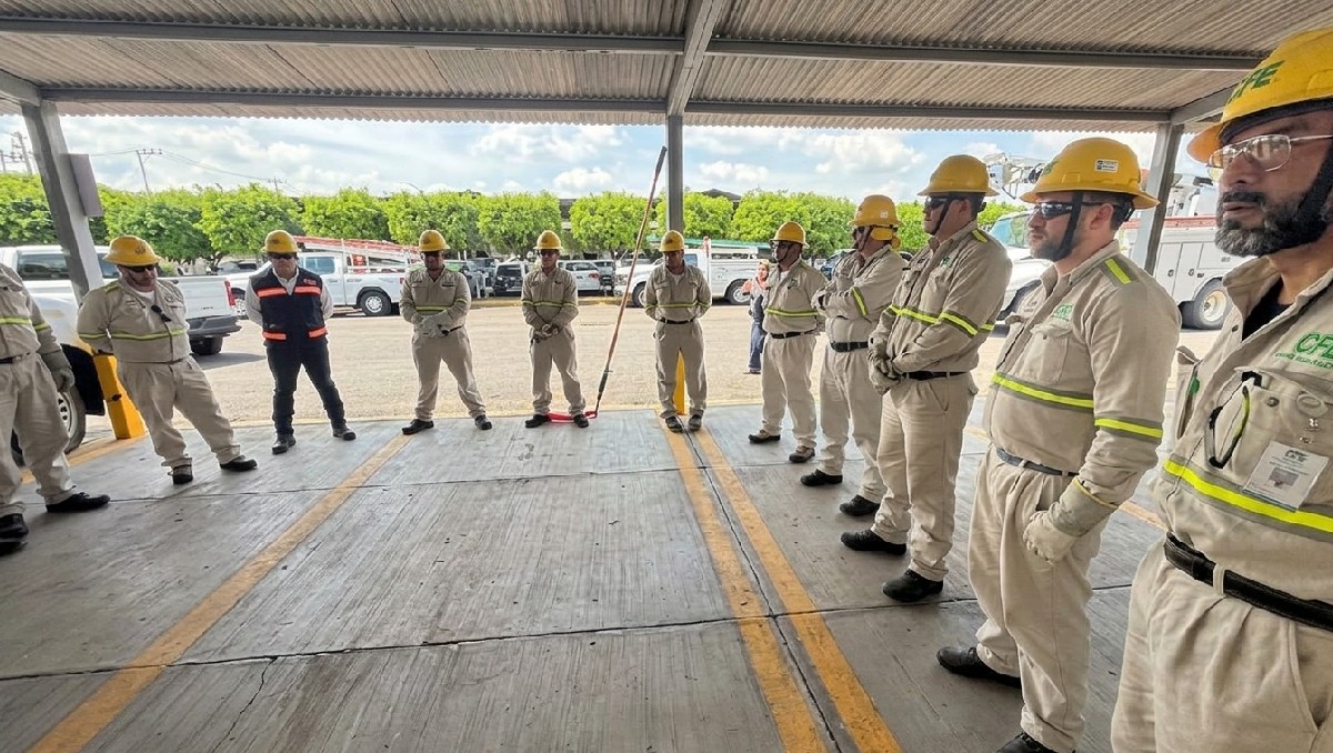 La CFE, empresa pública, dispuso de un operativo integrado por mil 320 trabajadores electricistas. | Foto: Especial