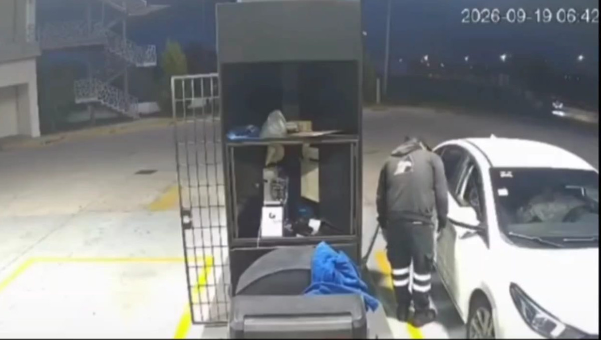 Conductor huye sin pagar gasolina sobre el Periférico Ecológico de Puebla | Especial