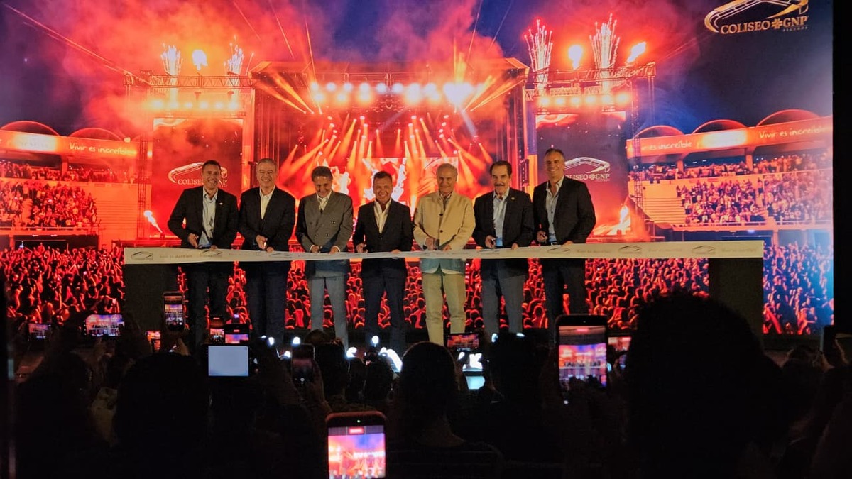 Corte de listón del Coliseo GNP en Guadalajara. (Cortesía Salvador Tavares)