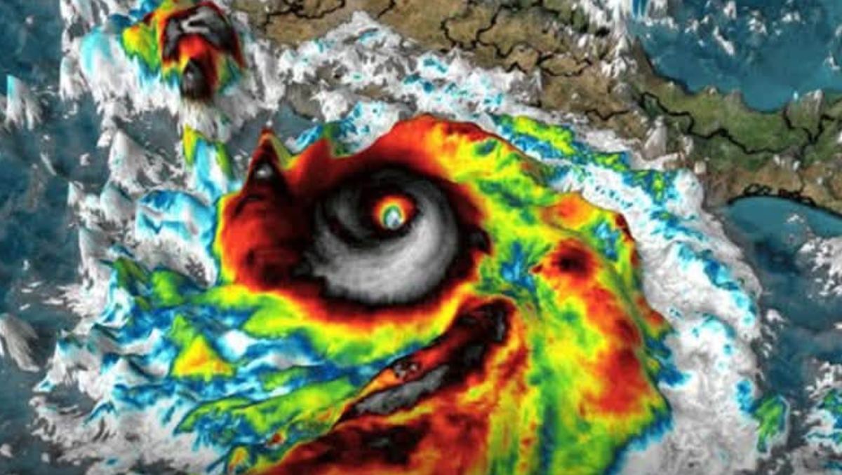 El huracán ya es categoría 5 y puede ser de riesgo para la población. (facebook.com/conaguamx)