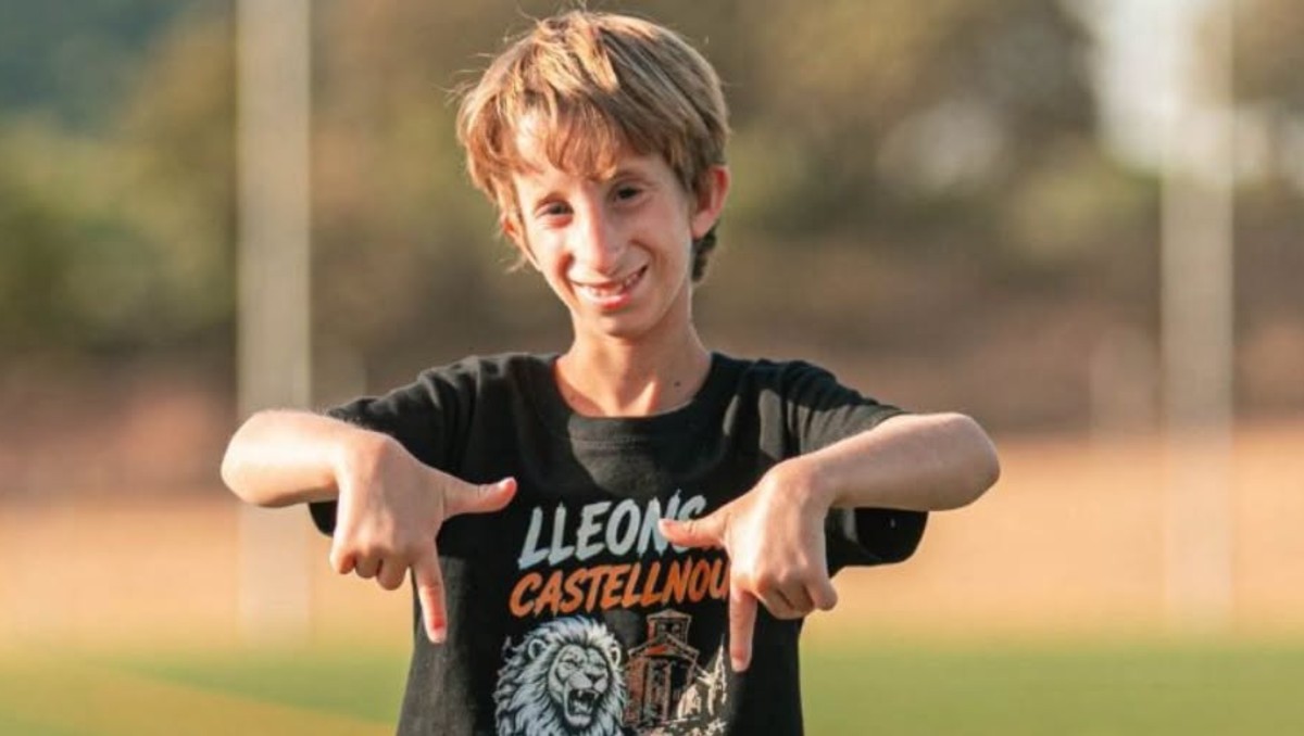 Luca, el niño de 10 años con una enfermedad ultrarrara que sueña con seguir jugando al fútbol. | FOTO: Especial