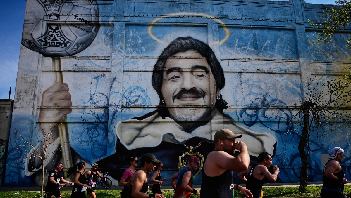 Maradona pudo haber muerto a causa del Covid, dice último testigo del juicio (Agencia AP)