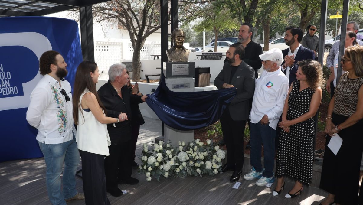 El busto fue develado en la Presidencia Municipal. Luis Guerra