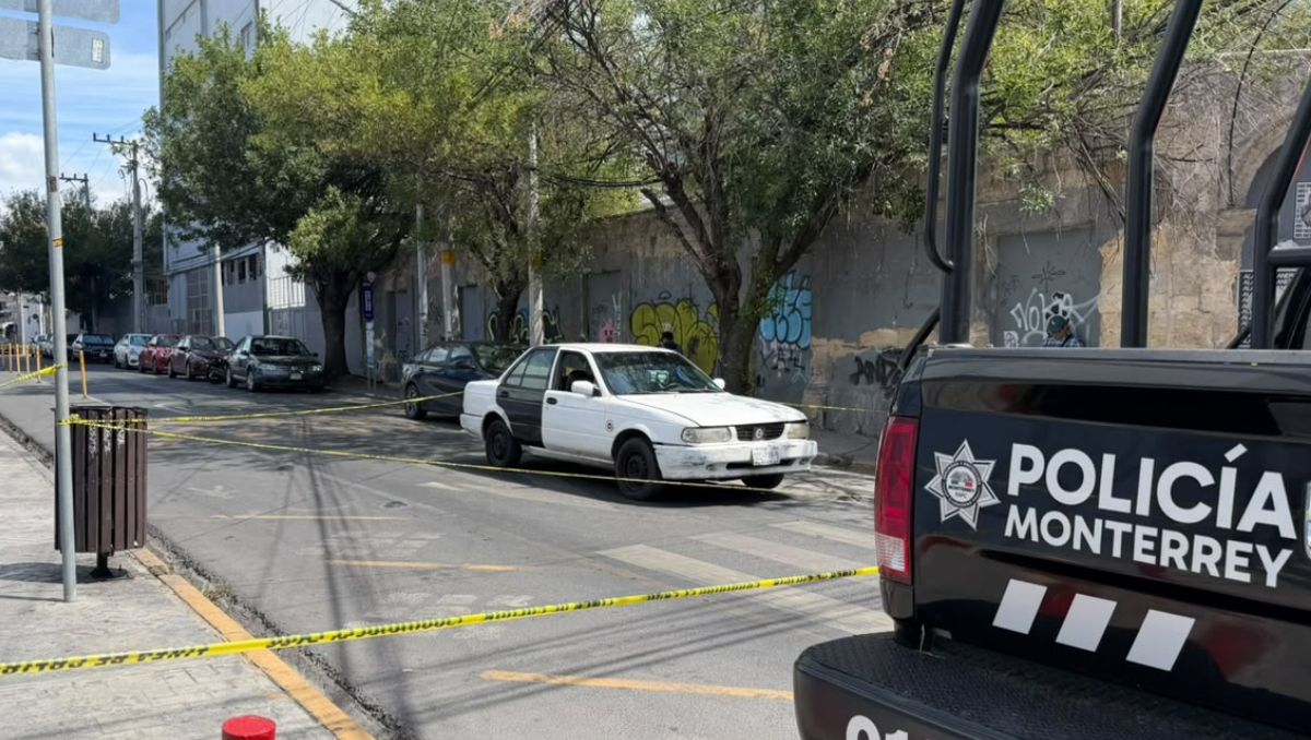Cae joven tras conducir auto robado en la colonia Centro en Monterrey