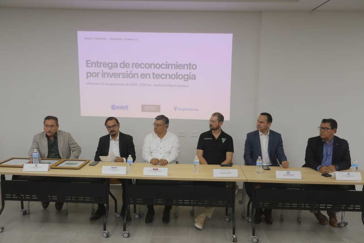 Canieti reconoce a la Ibero Torreón por su transformación digital y récord de inscripciones. | Manuel Guadarrama