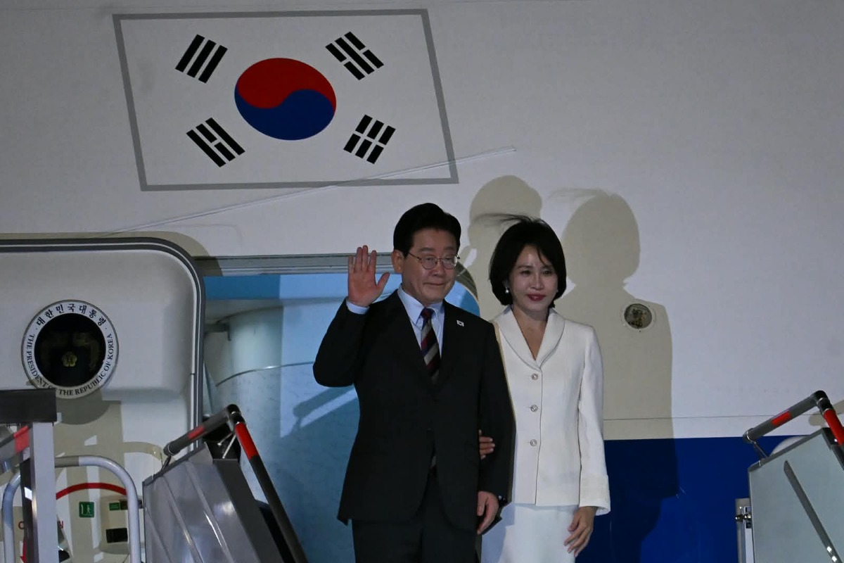 Lee Jae-Myung llegó a México acompañado de su esposa, Kim Hea Kyung. | Foto: Daniel Augusto