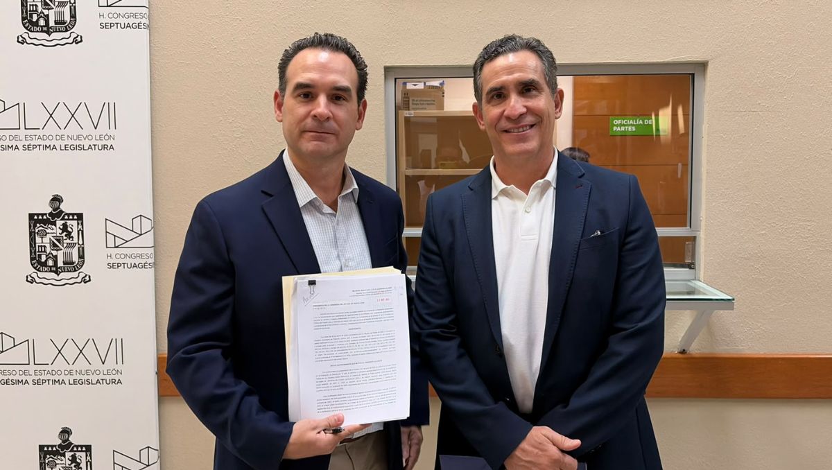 Mauricio de la Garza y Roberto Cantú acudieron a la Oficialía de Partes. Kevin Recio