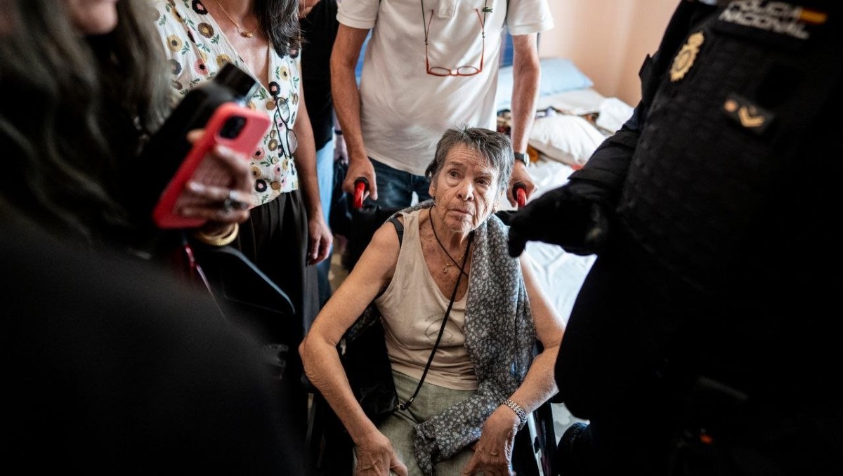 La Policía Nacional acudió al inmueble en el cuatro intento por desahuciar a la adulta mayor | Foto: Getty Images