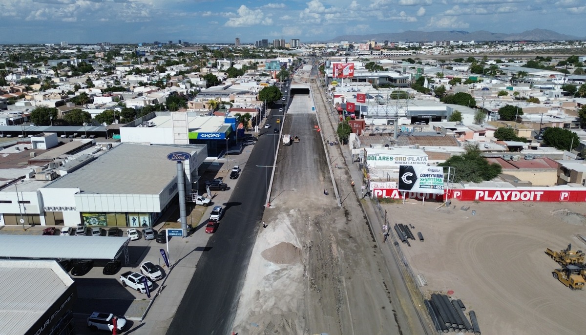 Ajuste vial en la etapa final de la construcción del Sistema Vial Abastos-Independencia. (Verónica Rivera)