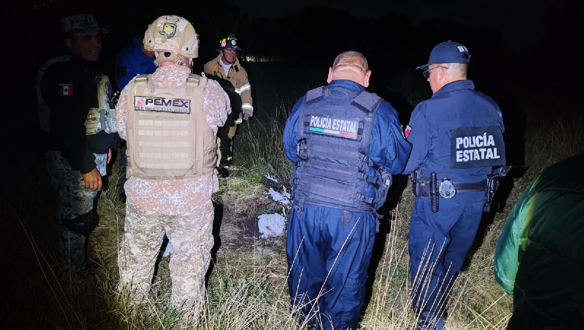 Las autoridades resguardan una toma de gas clandestina en Avenida Papalotla. | Foto: Policía estatal