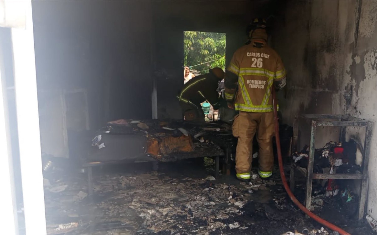 Bomberos atienden reporte de incendio en Tampico. | fb; Cuerpo de Bomberos Voluntariados de Tamaulipas