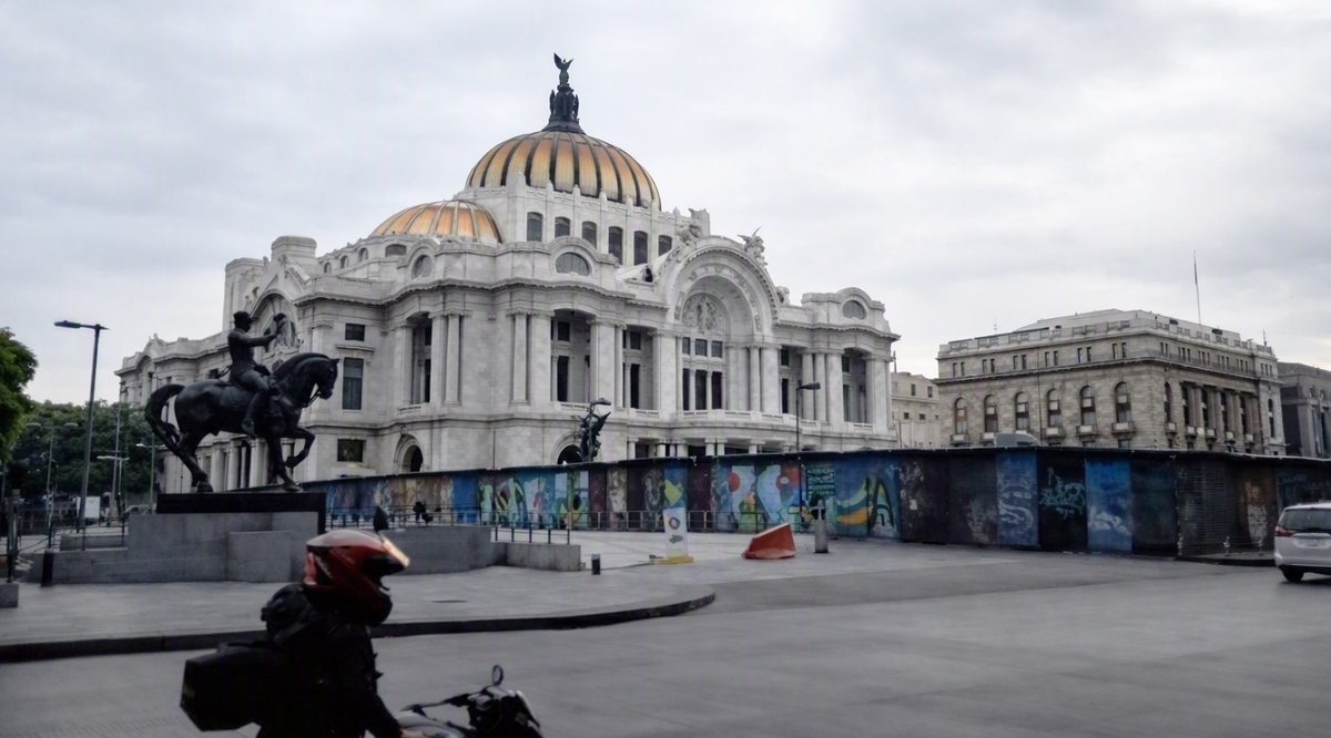 Cerco de seguridad en Palacio de Bellas Artes. | Especial