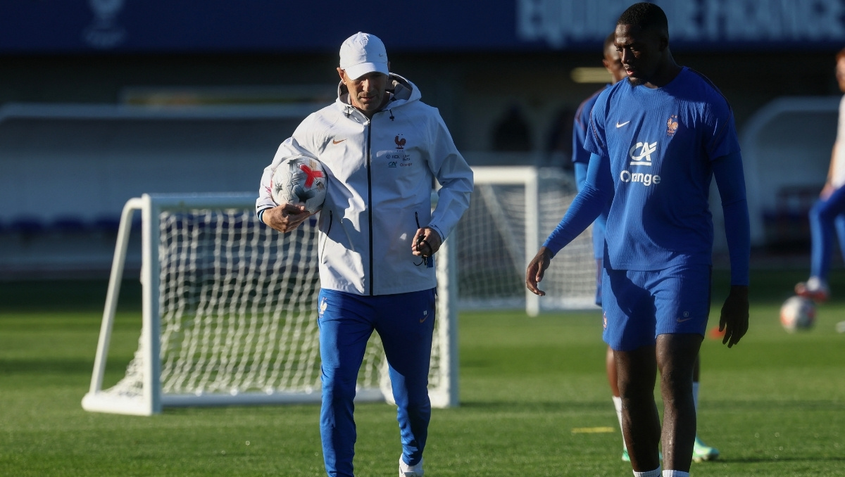 Ibrahima Konaté deja la concentración de Francia por una lesión (AFP)