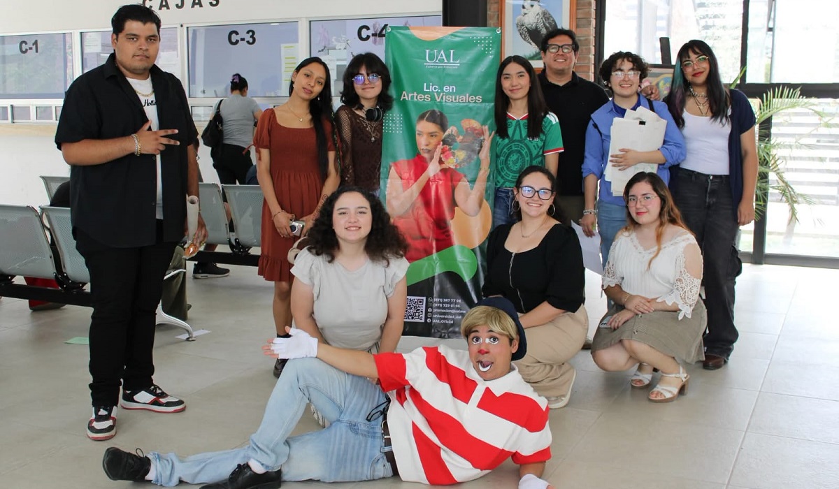 Los jóvenes se preparan para exponer sus obras en el MUREL. (fotografía proporcionada por la fuente)